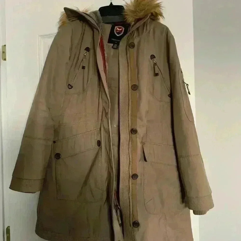 Madison expédition winter parka with hoodie.  Very warm